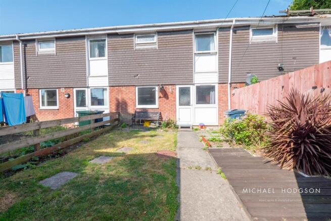 3 bed property, in Holly Court, £129,950