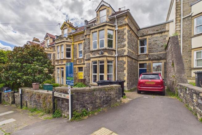 1 bed property, in Luccombe Hill, £235,000