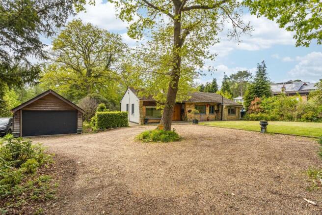 3 bed property, in Herons Lea, £875,000