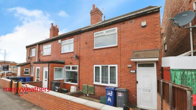 2 bed property, in Daw Lane, £90,000