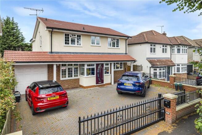 4 bed property, in The Avenue, £1,350,000