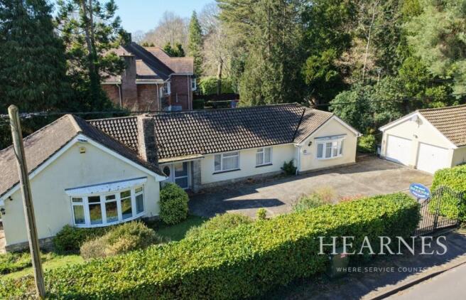 3 bed property, in Pinewood Road, £675,000