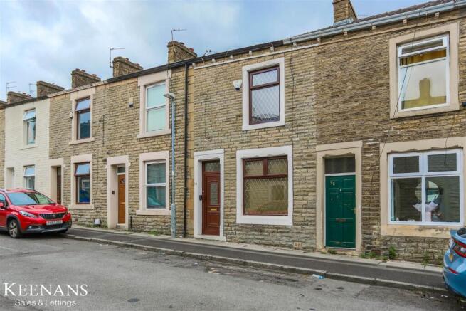 2 bed property, in Lodge Street, £80,000