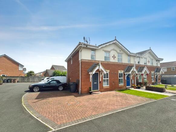 2 bed property, in Gardner Park, £175,000