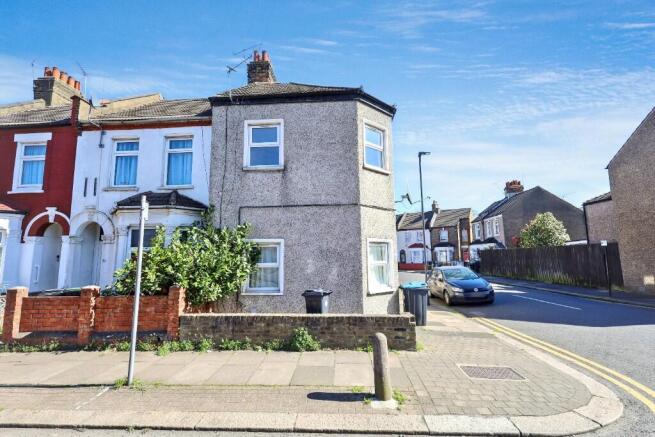 4 bed property, in Gloucester Road, £475,000