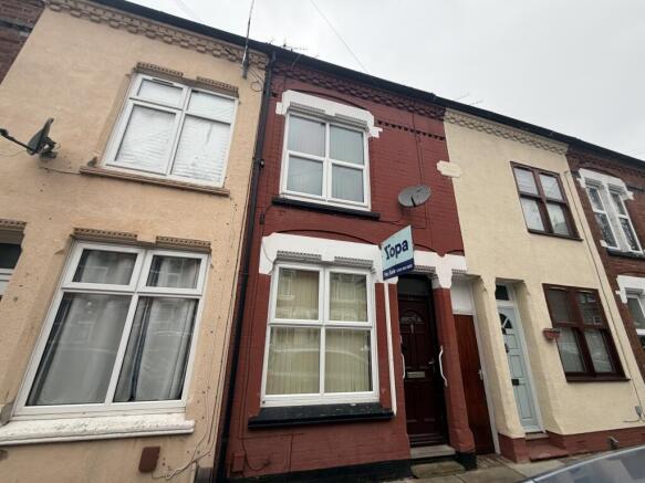 2 bed property, in Skipworth Street, £200,000