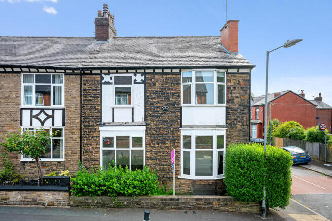3 bed property, in 68 Dobson Road, £200,000