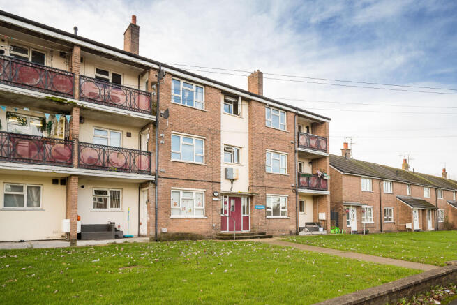 2 bed property, in Ffordd Powell, £105,000