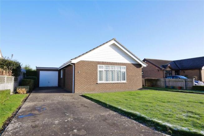 2 bed property, in Sandilands Close, £265,000