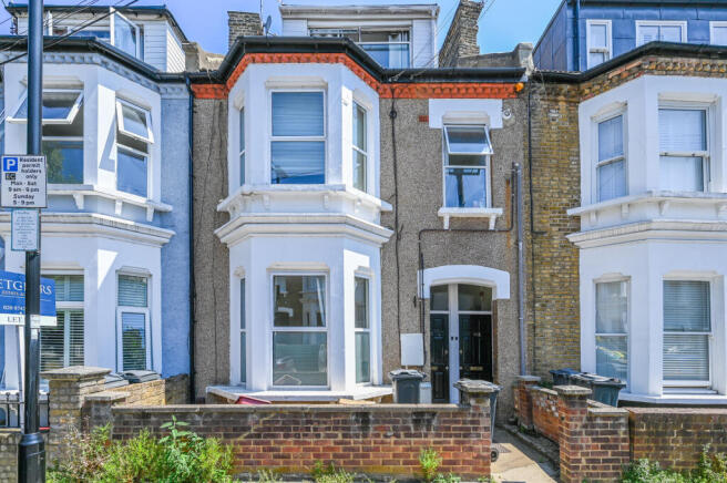 1 bed property, in Upham Park Road, £525,000