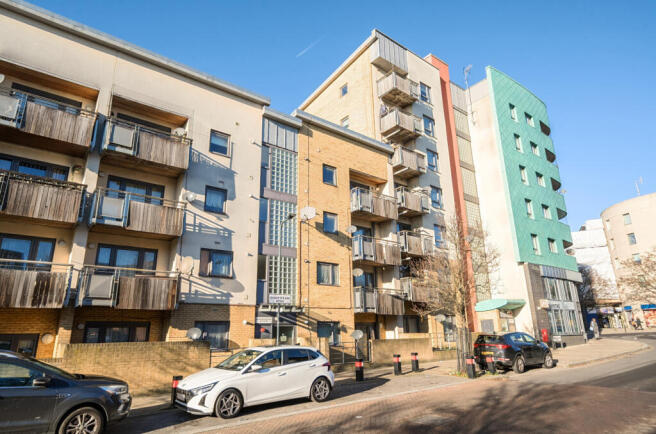 2 bed property, in Shakespeare Road, £300,000