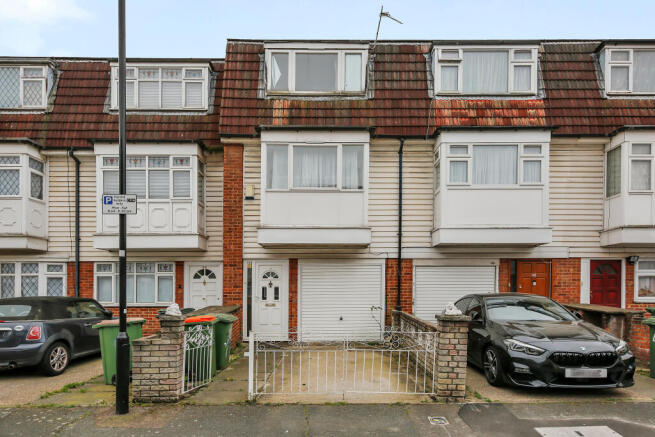3 bed property, in Wilkinson Road, £370,000