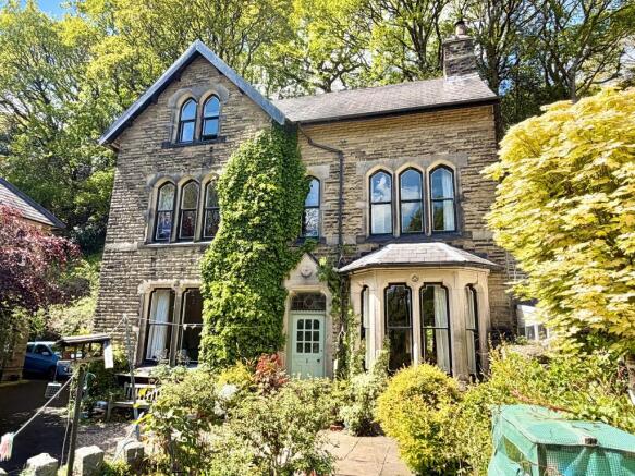 4 bed property, in Oak Villa, £550,000