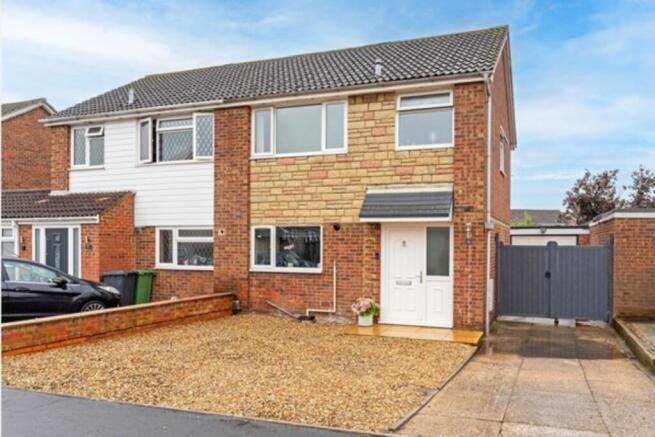 3 bed property, in Curlew Close, £325,000