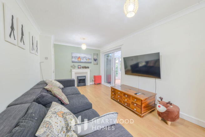 2 bed property, in Beverley Gardens, £450,000