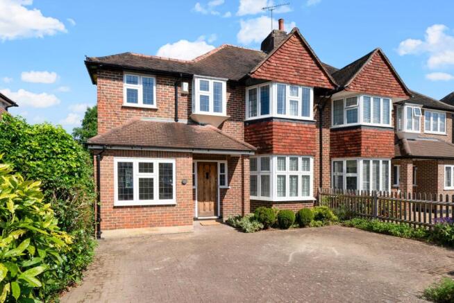 5 bed property, in Manor Drive, £1,000,000