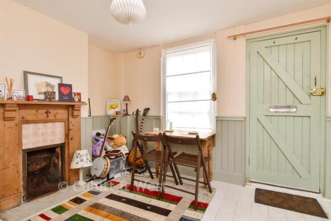 2 bed property, in New Road, £350,000