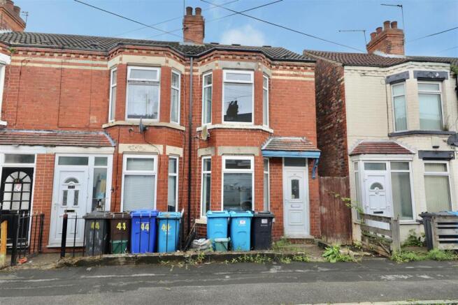 2 bed property, in Huntingdon Street, £80,000