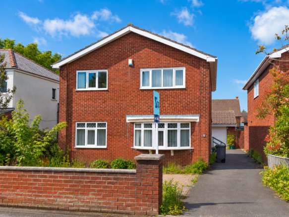 4 bed property, in Abbey Road, £290,000