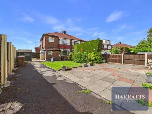 3 bed property, in Montagu Road, £325,000
