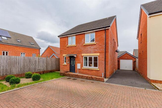 3 bed property, in Picca Close, £425,000