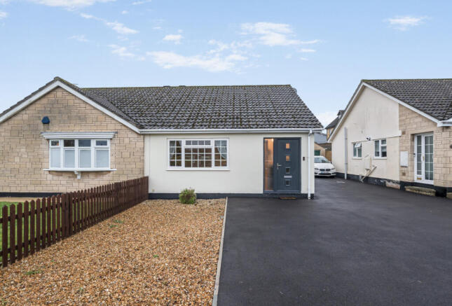 2 bed property, in Bloomfield Lane, £290,000