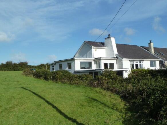 4 bed property, in Moelfre, £450,000