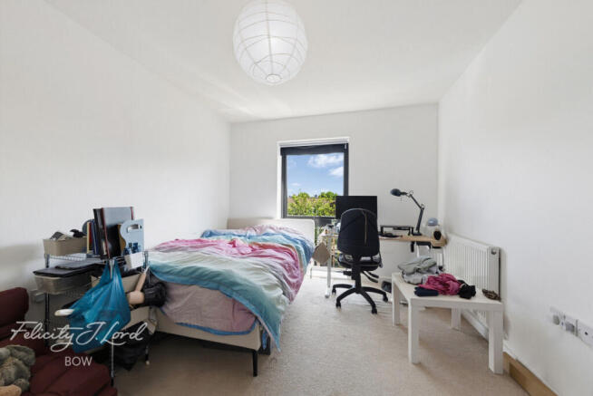 2 bed property, in Mostyn Grove, £400,000