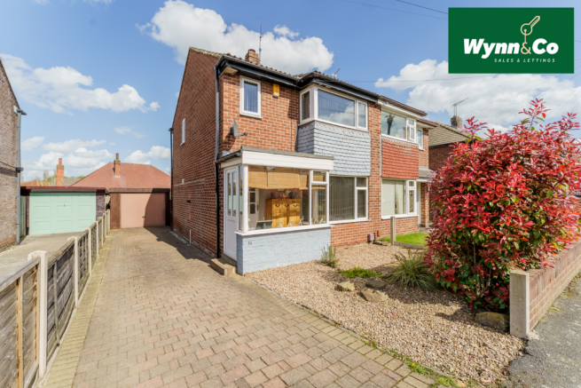 3 bed property, in Greenmoor Close, £245,000