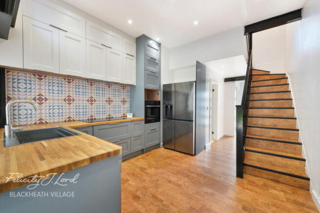 3 bed property, in Lee High Road, £725,000