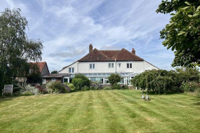 4 bed property, in Main Road, £850,000