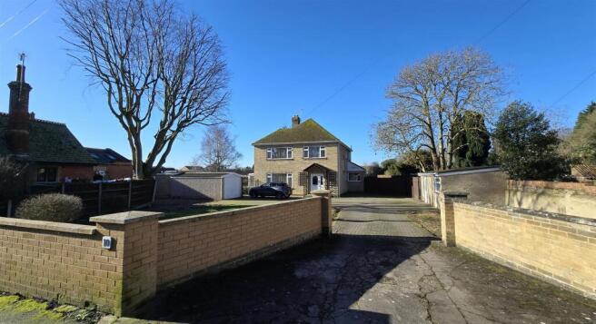 4 bed property, in London Road, £430,000