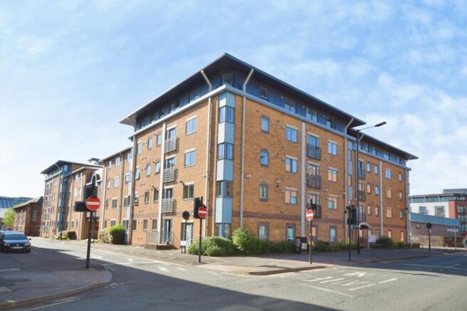 2 bed property, in Leadmill Street, £110,000
