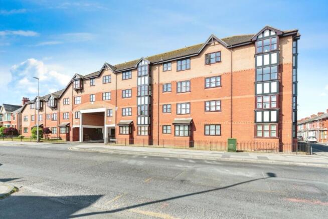 1 bed property, in St. Annes Court, £30,000