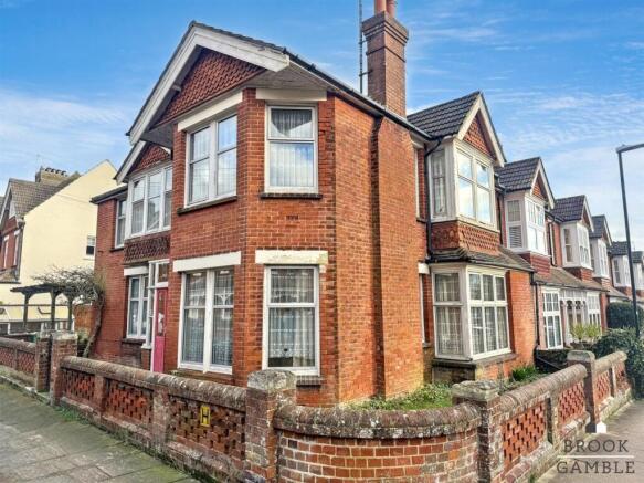 4 bed property, in Gore Park Road, £449,950