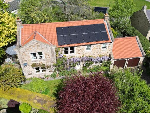 4 bed property, in Allison Court, £695,000
