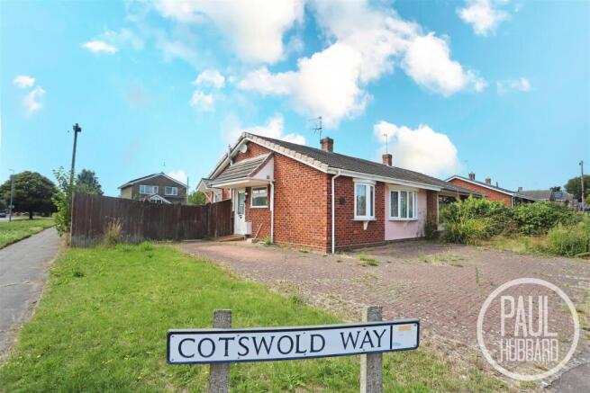 3 bed property, in Cotswold Way, £220,000