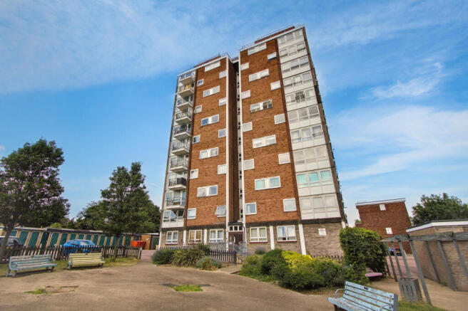 3 bed property, in 15 Victor Court, £110,000
