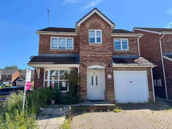 4 bed property, in Bushey Park, £200,000