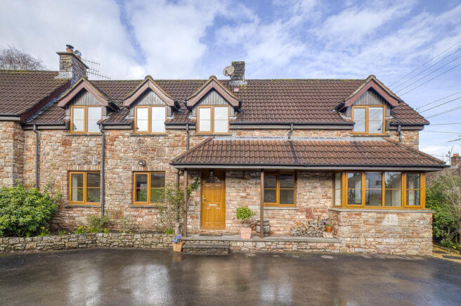 4 bed property, in Charming four bedroom cottage in Compton Martin, £630,000