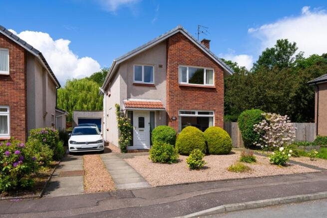 4 bed property, in Lawmill Gardens, £435,000