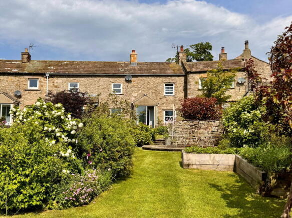 2 bed property, in The Cottage, £300,000