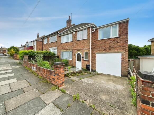 5 bed property, in Jean Drive, £300,000
