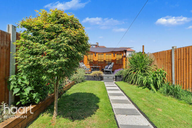 2 bed property, in Marlborough Road, £375,000