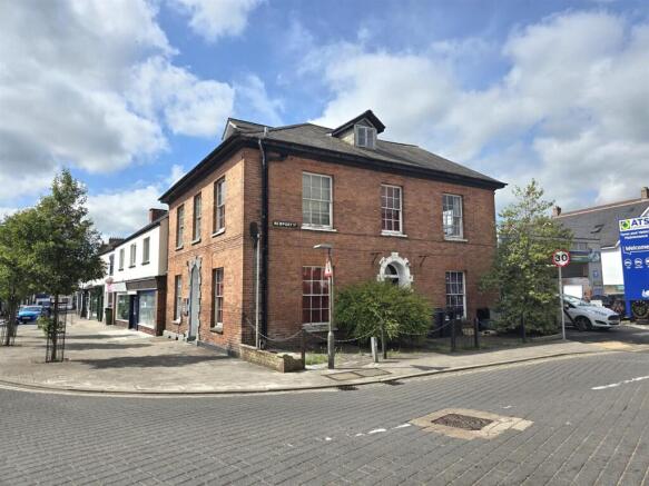 4 bed property, in Newport Street, £160,000