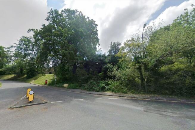 Land, in at Beech Avenue, £1,000