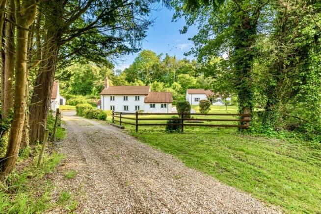 5 bed property, in West Hill Road, £800,000