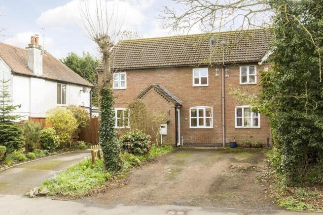 2 bed property, in Frolesworth Road, £200,000