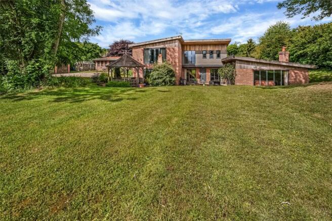 5 bed property, in High Street, £1,350,000