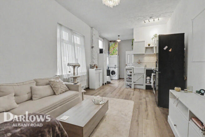 1 bed property, in Connaught Road, £135,000